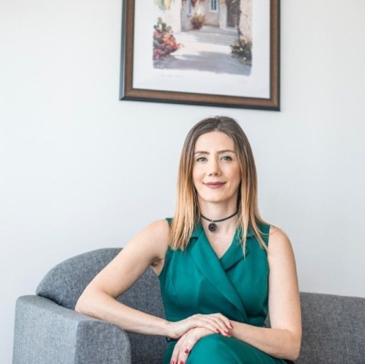 Uzm. Dr. Serra Hande Öcal, Dermatolog