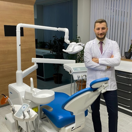 Dt. Ataben Efe Çelik, Diş Hekimi, Samsun 